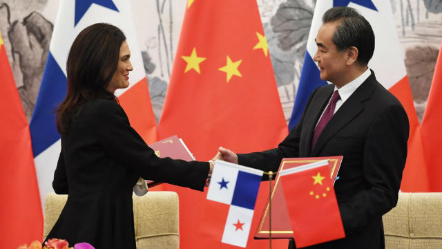 Panamá corta relaciones con Taiwán, se acerca a China
