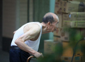 la edad promedio para hombres en Hong Kong es de 81 años