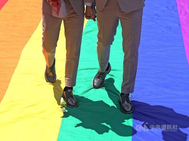 Beijing aprueba custodia mutua para pareja homosexual